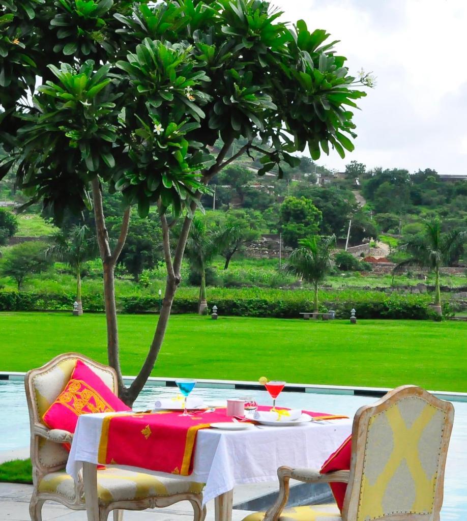 Tatsaraasa Resort & Spa, Udaipur Buitenkant foto